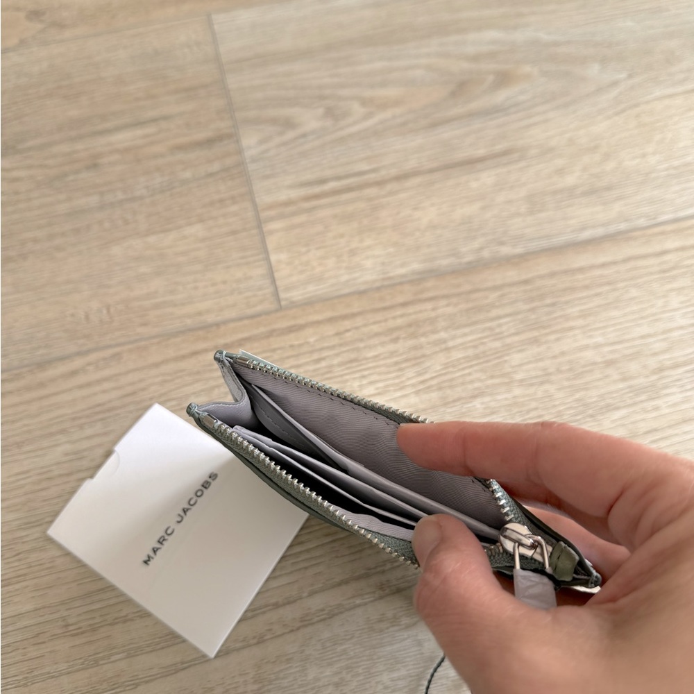 Marc Jacobs leather Mint Wallet - NWT - Picture 3 of 3